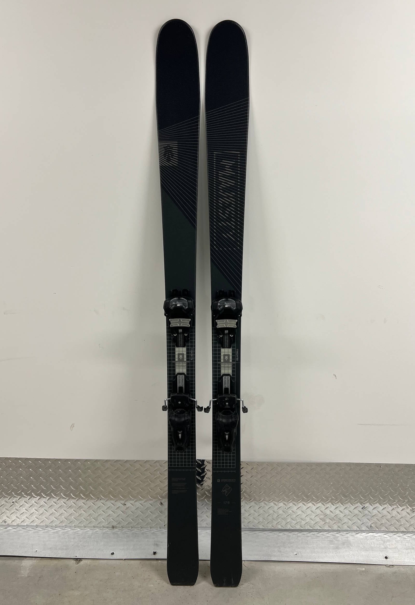 MAJESTY スキー用ストック ブラック MAJESTY Adventure GT Ti | 178 cm Demo Skis | Gently Used