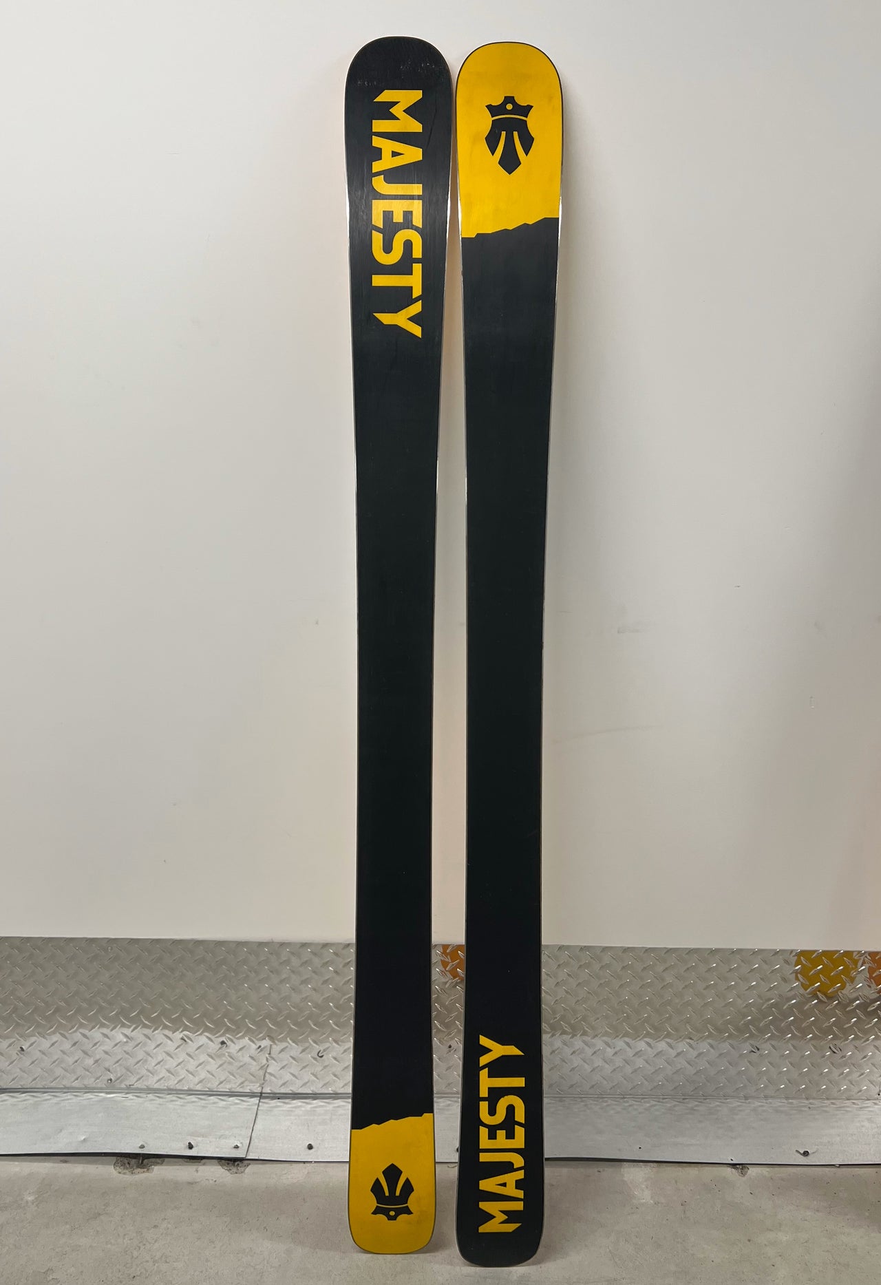 MAJESTY Dirty Bear XL 174 cm - Used DEMO - no bindings