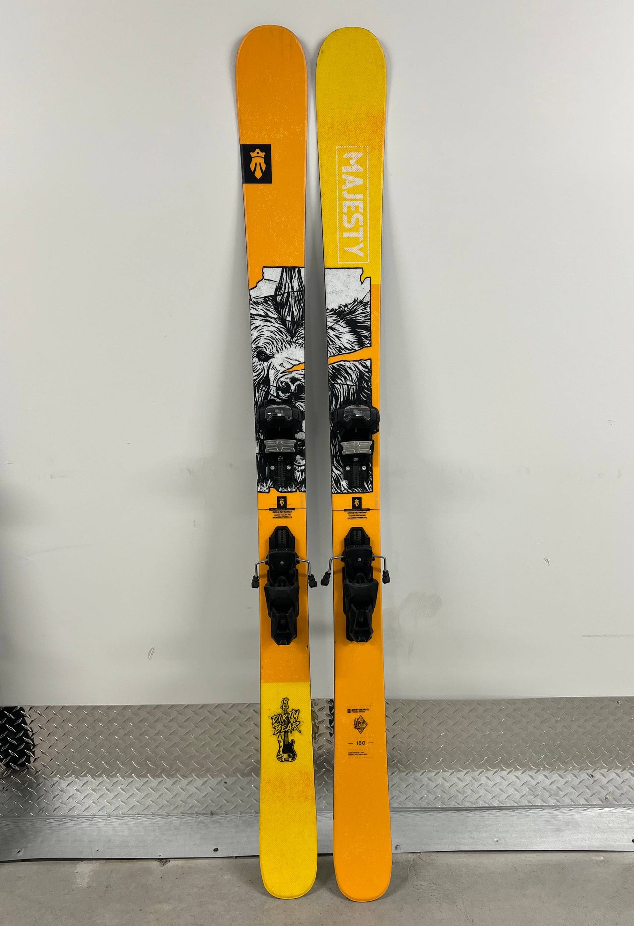 MAJESTY Dirty Bear XL Demo Skis – 180 cm - gently used