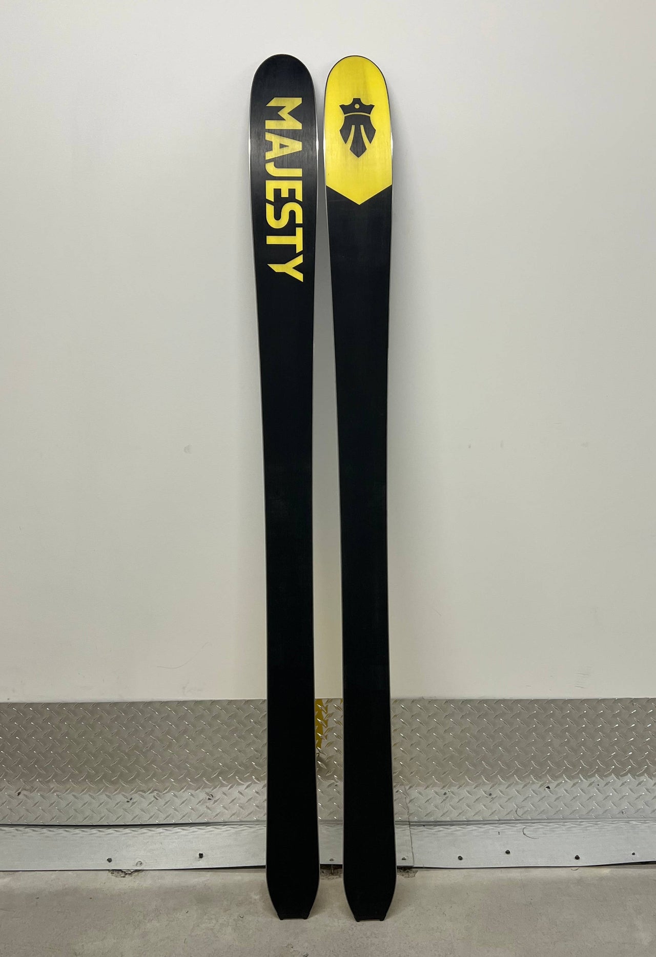 MAJESTY Havoc 90 Carbon Demo Skis – bindings removed