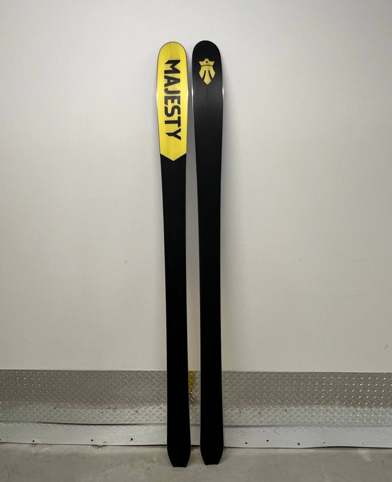 MAJESTY Havoc 90 Carbon Demo Skis – bindings removed