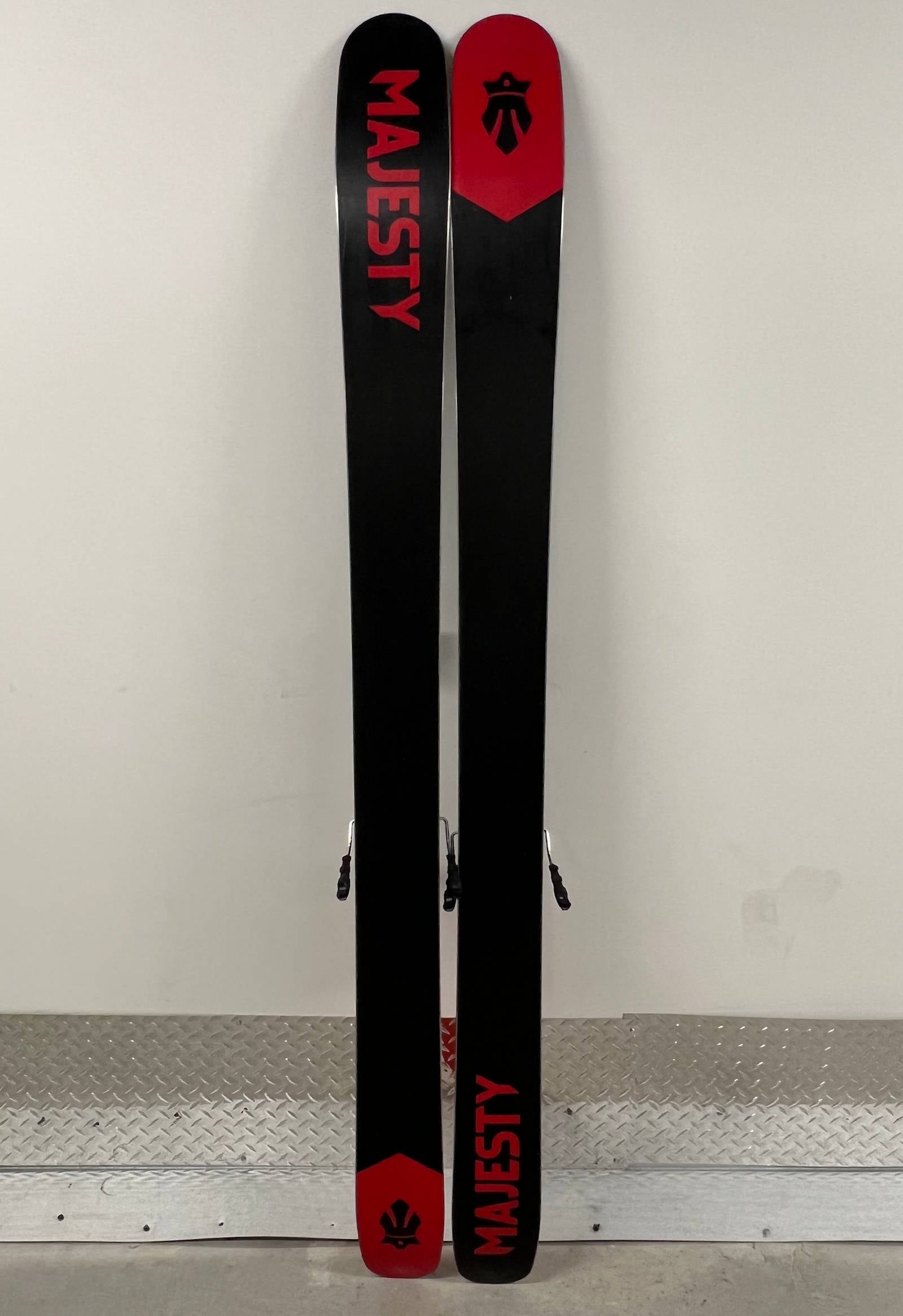 MAJESTY Vanguard 118 Ti | 182 cm Demo Skis | Gently Used