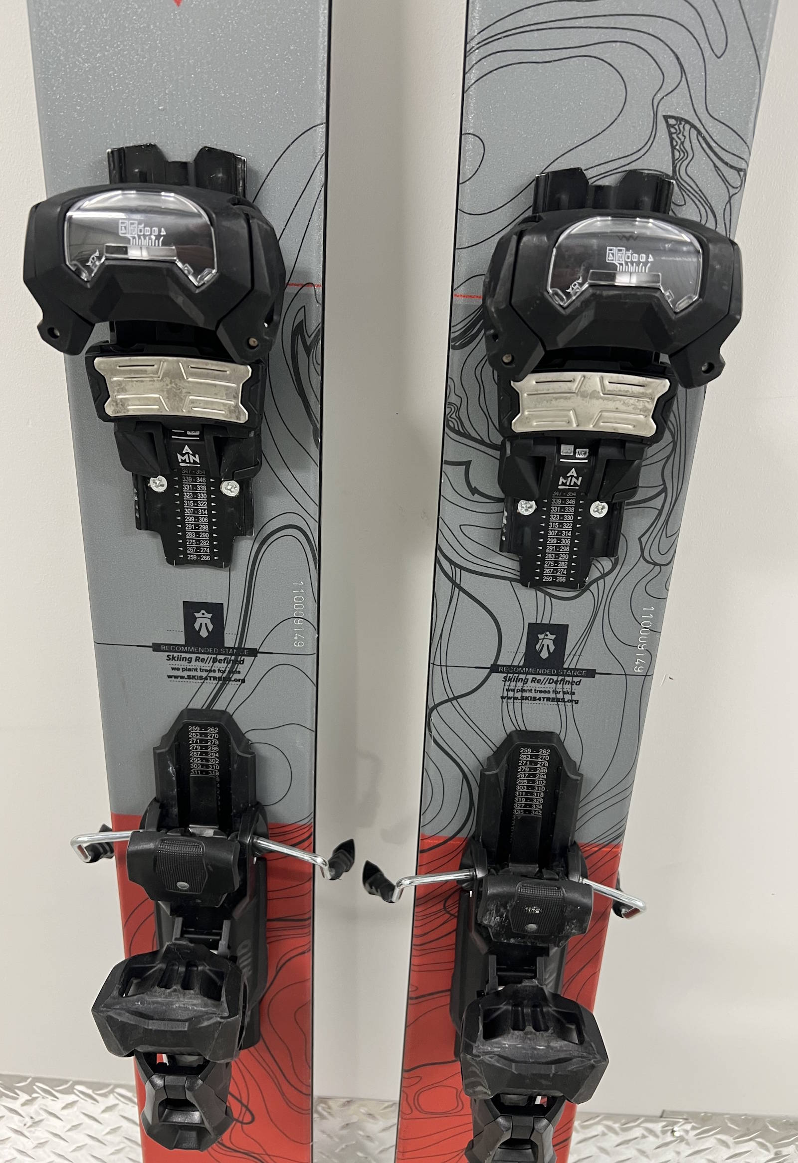 MAJESTY Vanguard 118 Ti | 182 cm Demo Skis | Gently Used